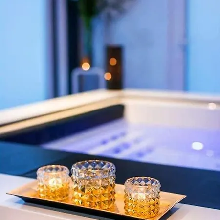 Holiday home Cozy House With Garden And Jacuzzi In
