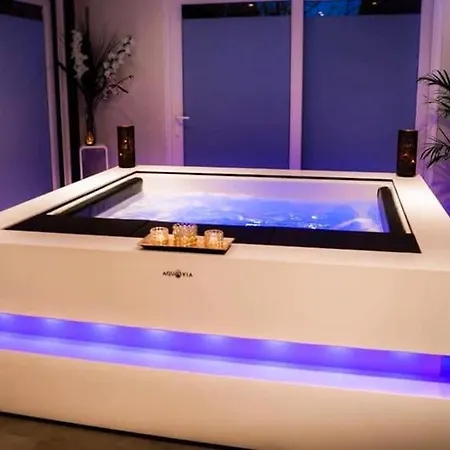 Cozy House With Garden And Jacuzzi In Tatil Evi Tournai