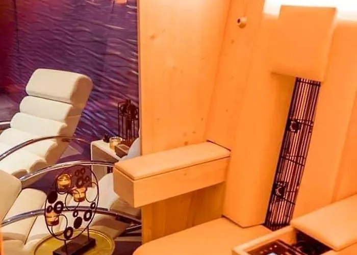 Cozy House With Garden And Jacuzzi In Vakantiehuis